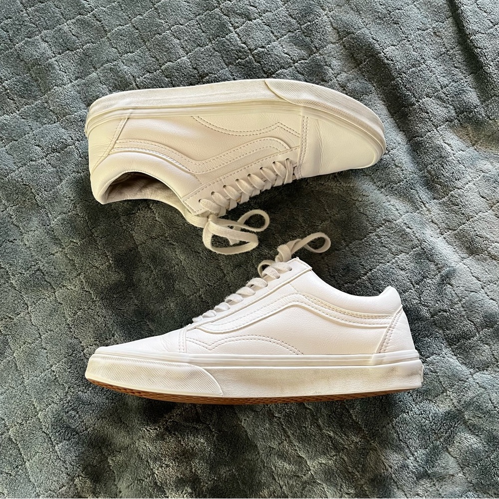 Vans Old Skool White Leather Sneakers – Classic Low Top Skate Shoes (Unisex) - Picture 2 of 7